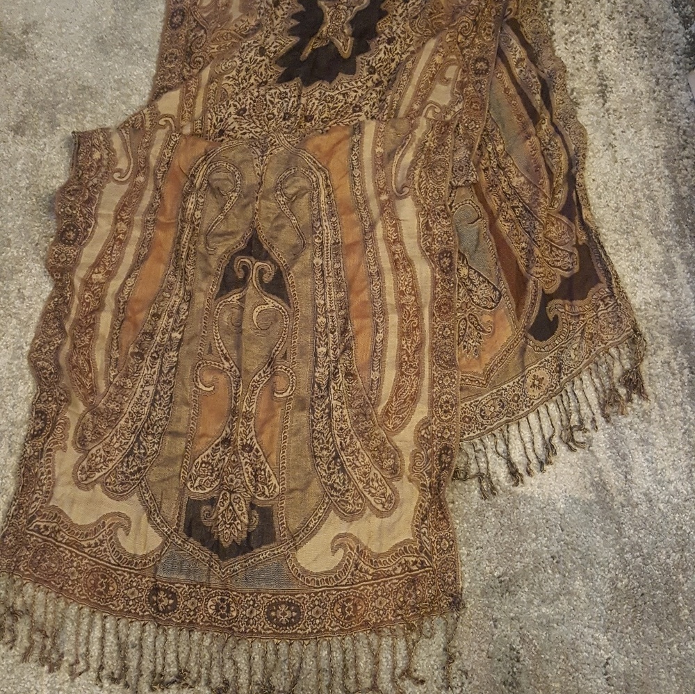 Long shawl